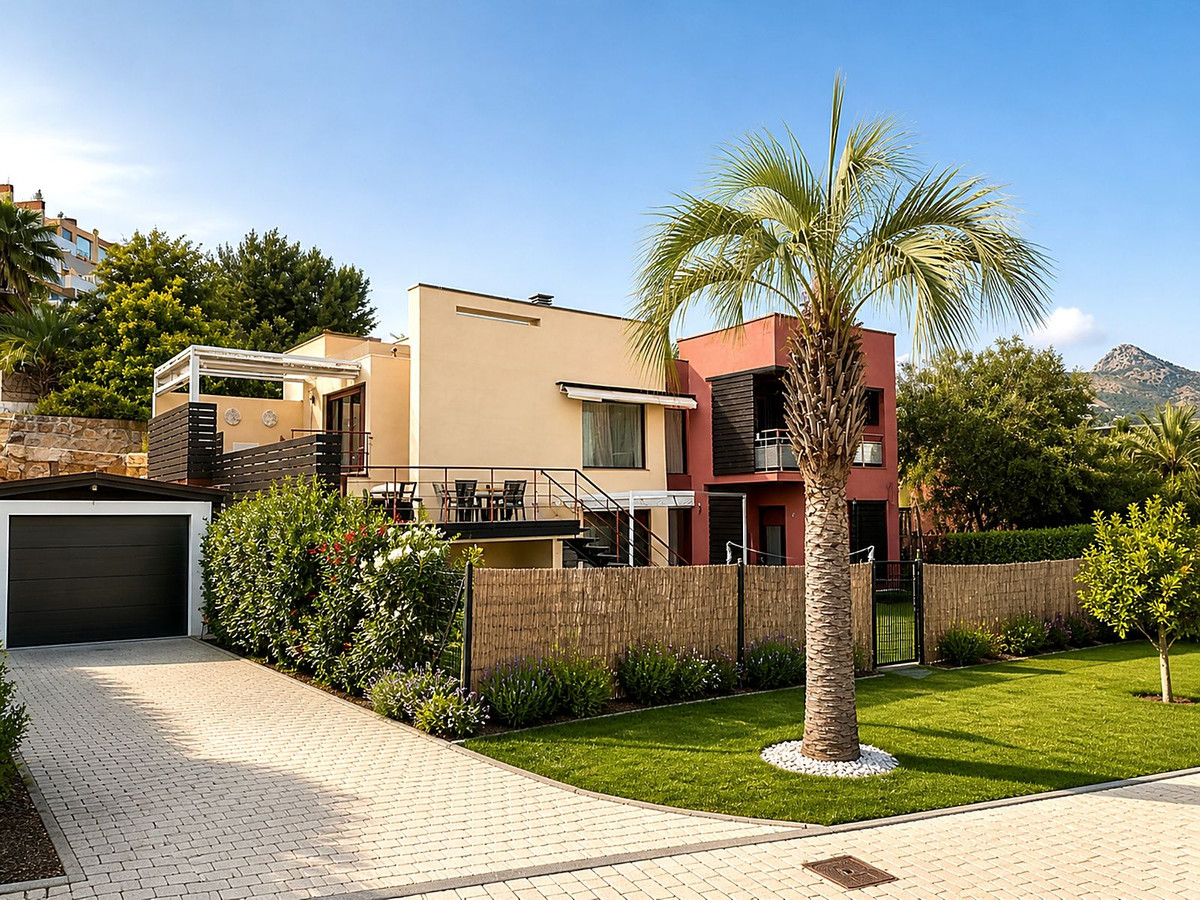 5 Bed Townhouse for sale in Selwo Costa Del Sol, Málaga, Spain
