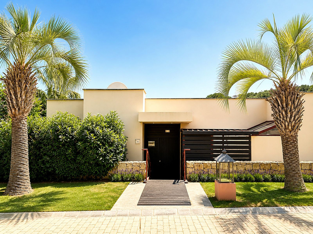 5 Bed Townhouse for sale in Selwo Costa Del Sol, Málaga, Spain