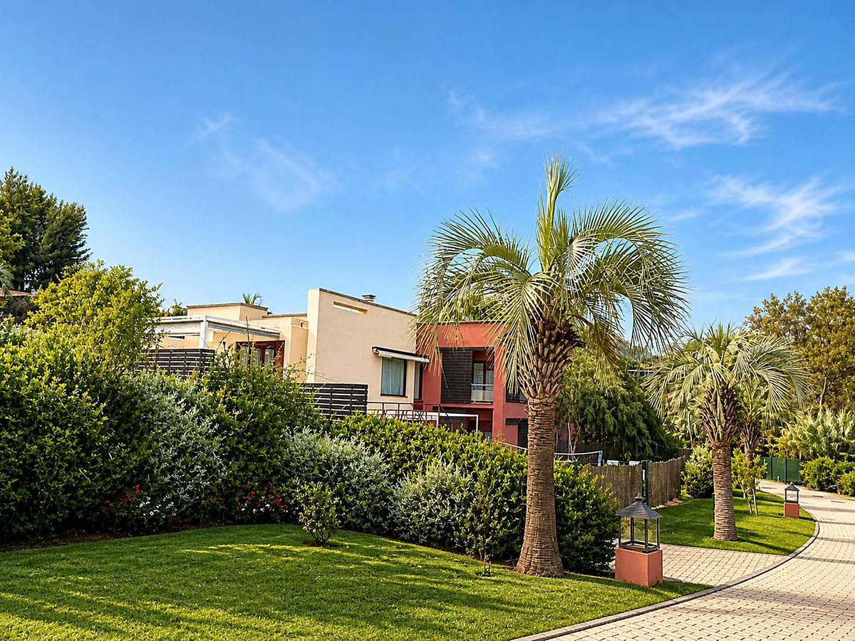 5 Bed Townhouse for sale in Selwo Costa Del Sol, Málaga, Spain