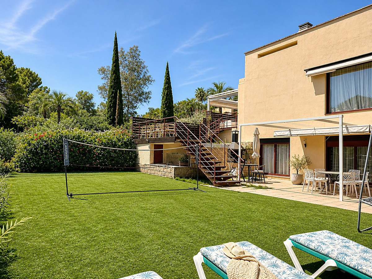 5 Bed Townhouse for sale in Selwo Costa Del Sol, Málaga, Spain