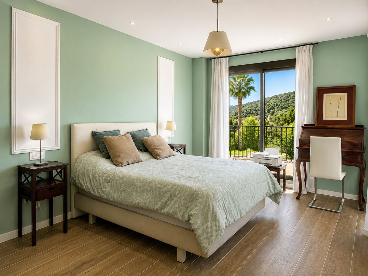 5 Bed Townhouse for sale in Selwo Costa Del Sol, Málaga, Spain