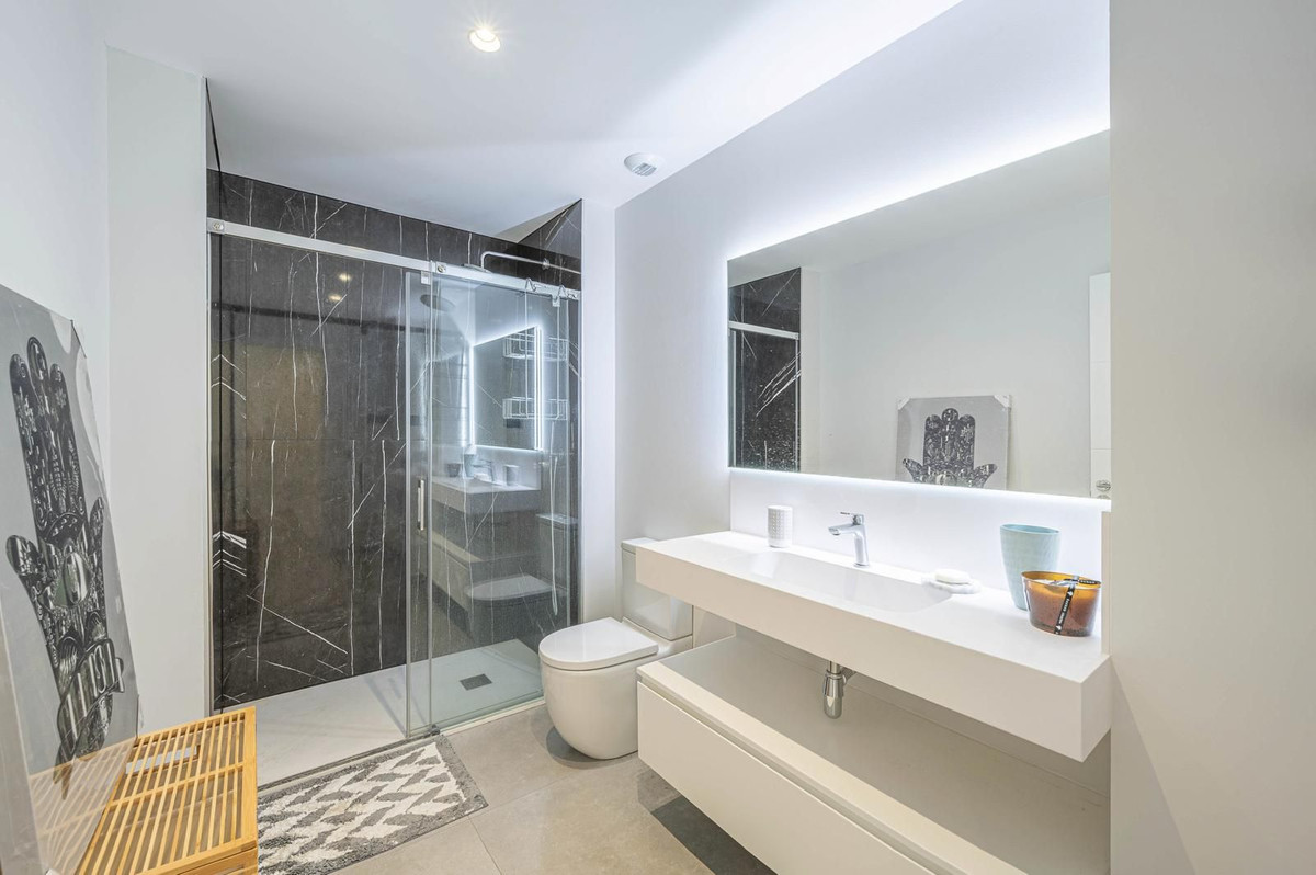 2 Bed Apartment for sale in Estepona Costa Del Sol, Málaga, Spain