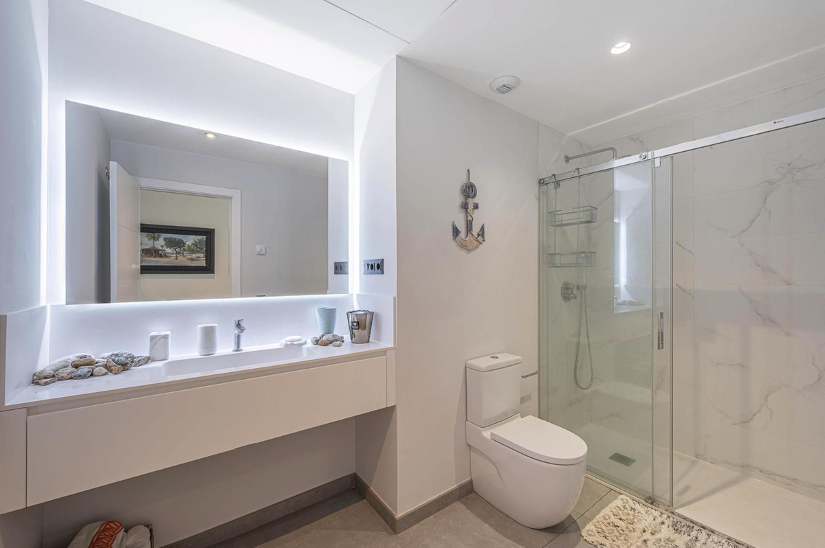 2 Bed Apartment for sale in Estepona Costa Del Sol, Málaga, Spain