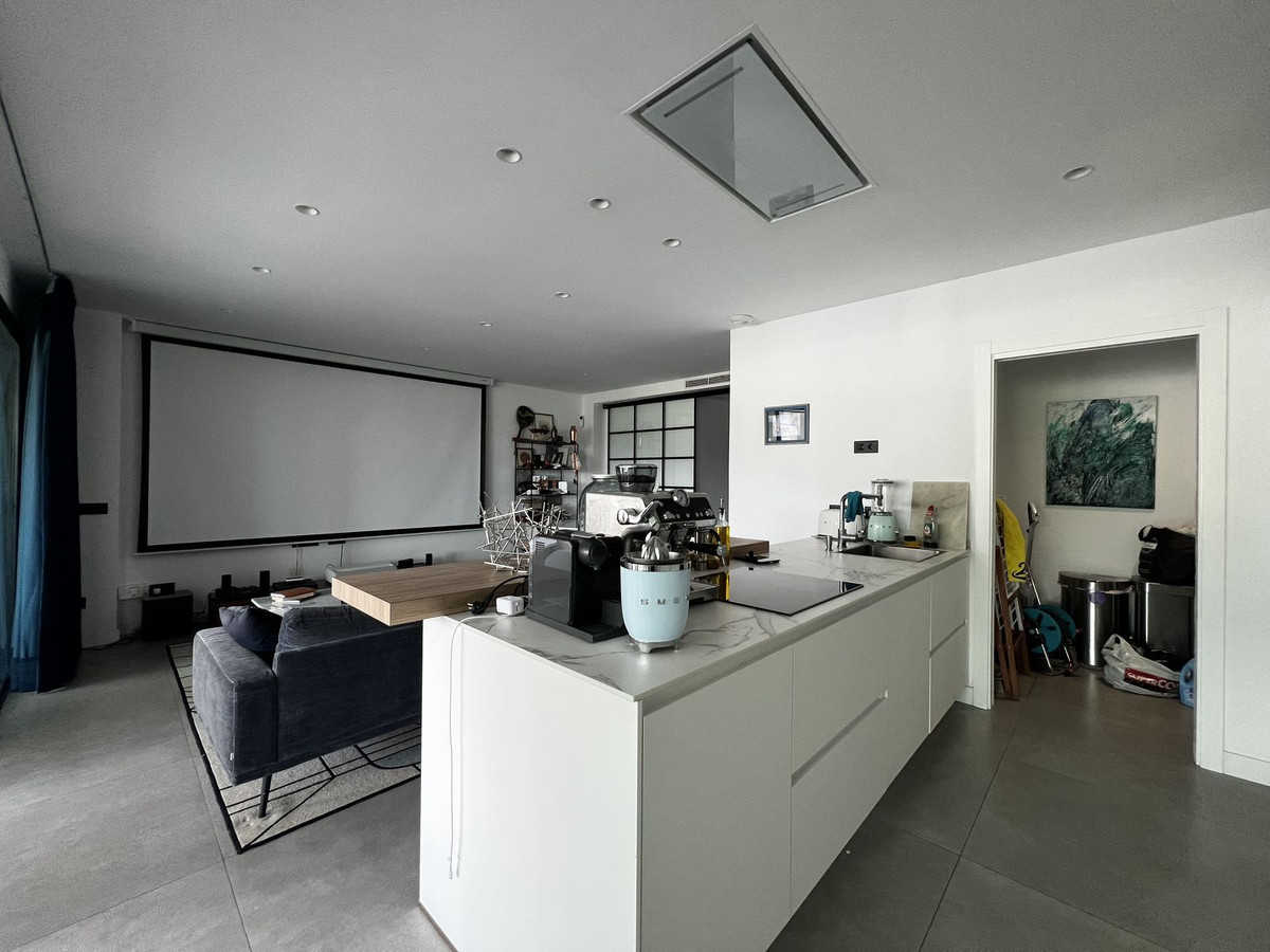 2 Bed Apartment for sale in Estepona Costa Del Sol, Málaga, Spain