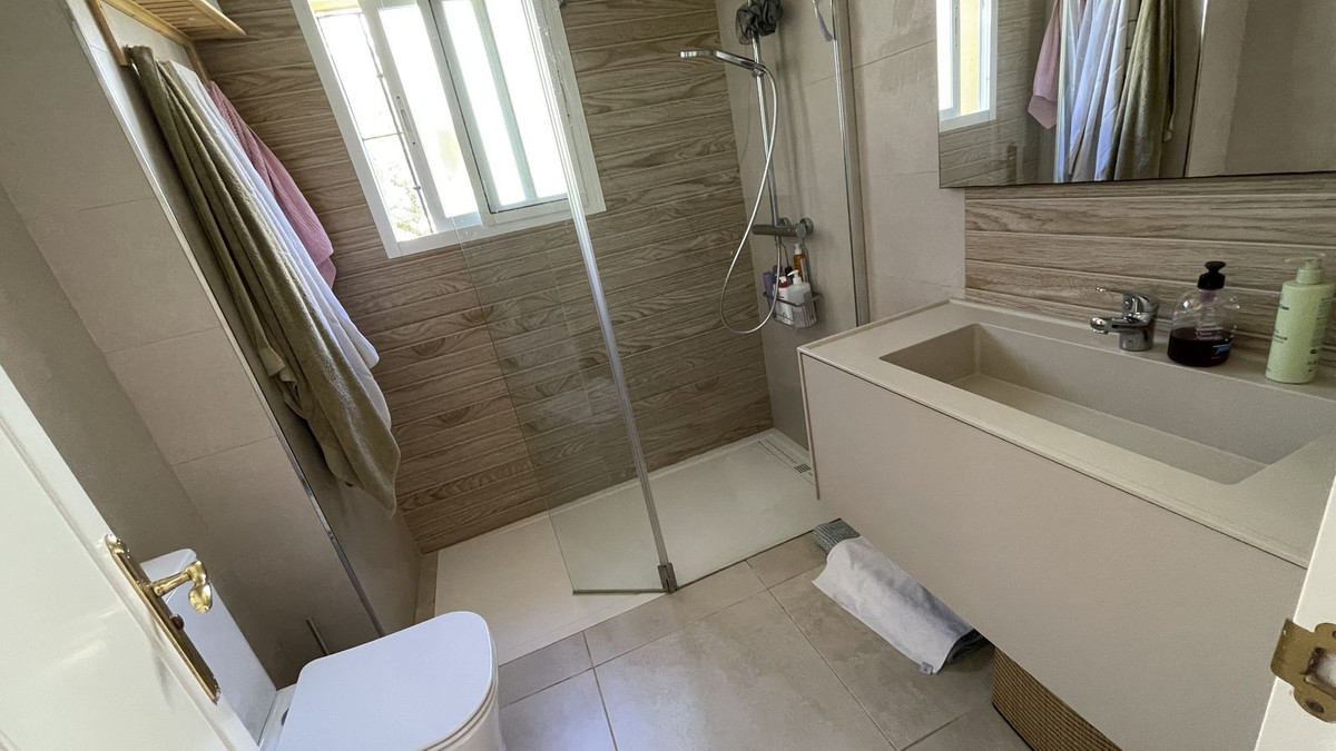 3 Bed Apartment for sale in Estepona Costa Del Sol, Málaga, Spain