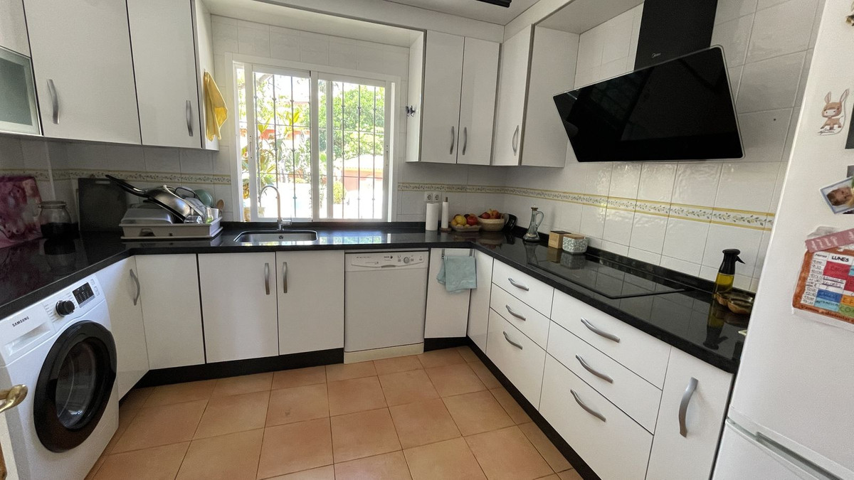 3 Bed Apartment for sale in Estepona Costa Del Sol, Málaga, Spain