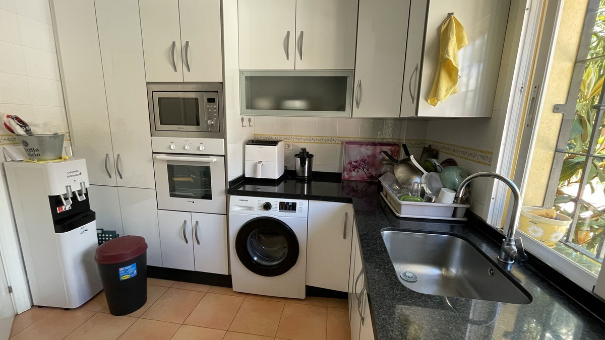 3 Bed Apartment for sale in Estepona Costa Del Sol, Málaga, Spain
