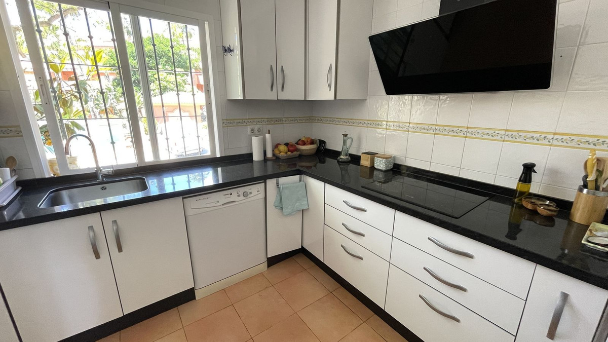 3 Bed Apartment for sale in Estepona Costa Del Sol, Málaga, Spain