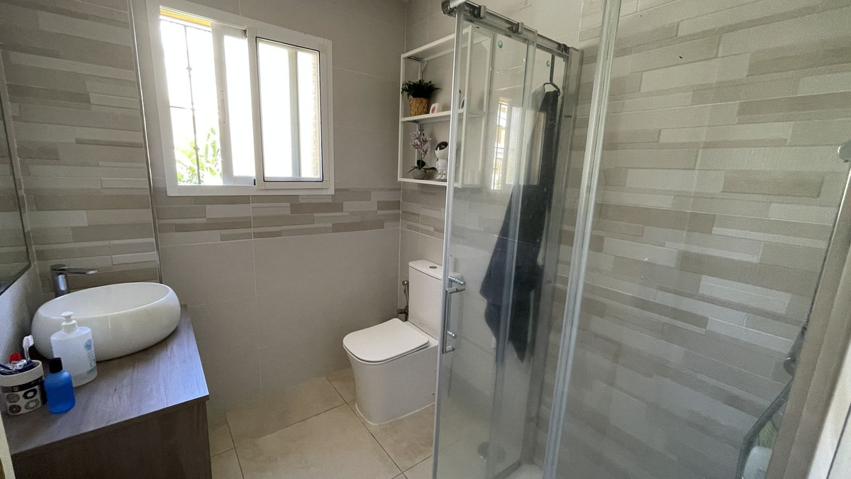 3 Bed Apartment for sale in Estepona Costa Del Sol, Málaga, Spain