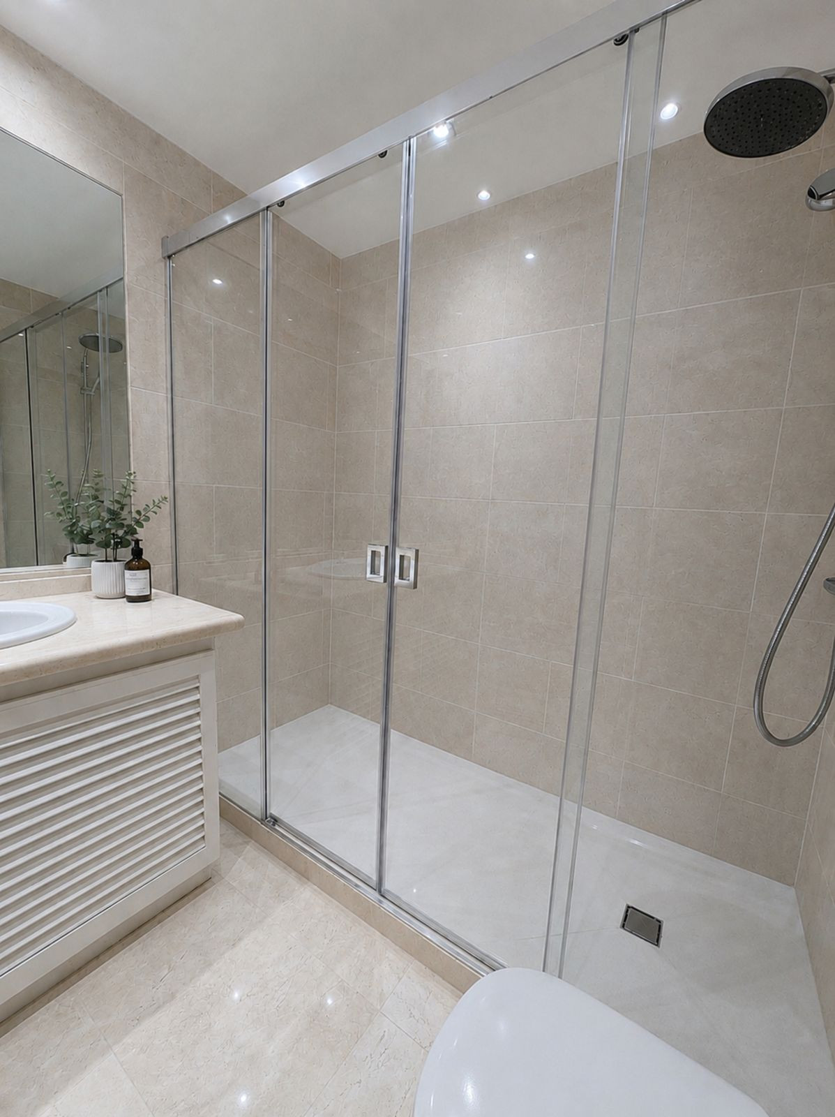 3 Bed Apartment for sale in Nueva Andalucía Costa Del Sol, Málaga, Spain