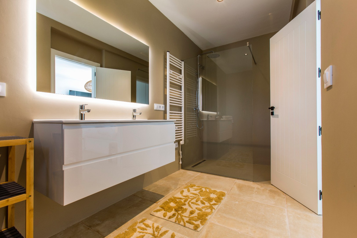 Se vende Villa - Chalet de 4 dormitorios en Costa Blanca, Alicante, España