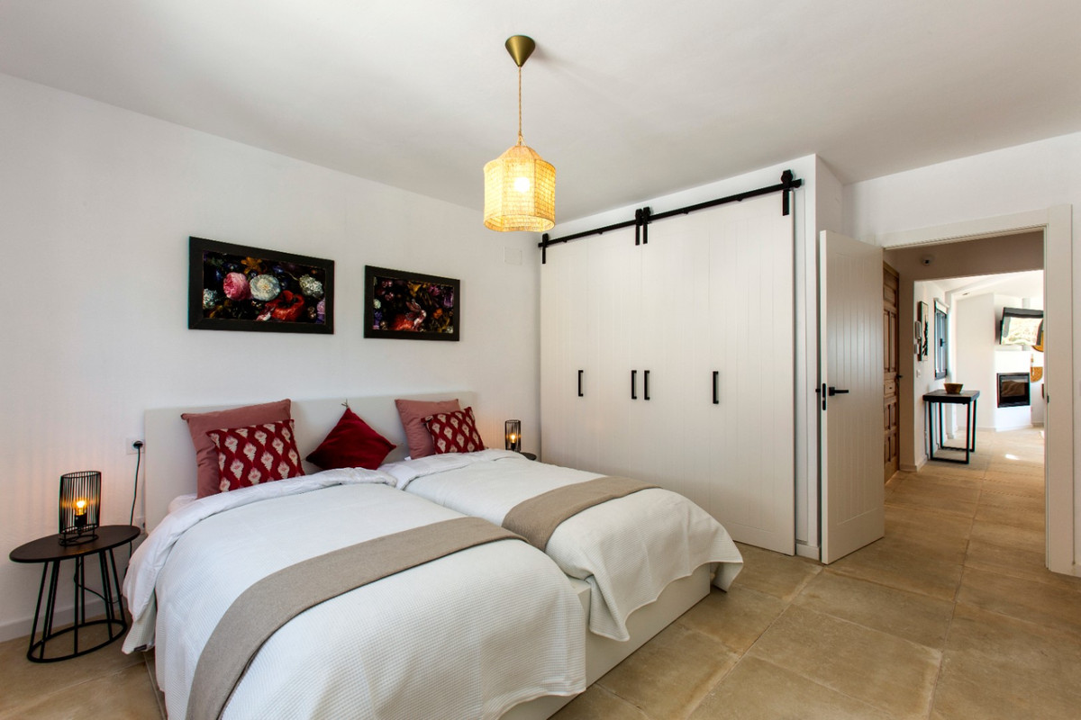 Se vende Villa - Chalet de 4 dormitorios en Costa Blanca, Alicante, España
