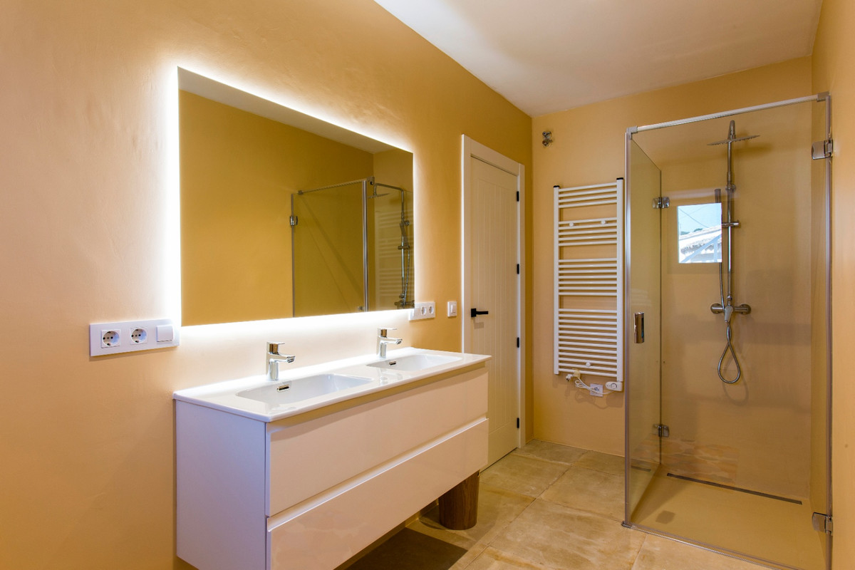 Se vende Villa - Chalet de 4 dormitorios en Costa Blanca, Alicante, España