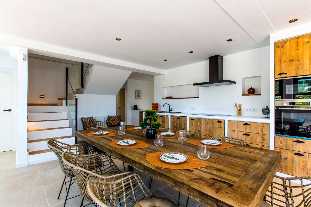 Se vende Villa - Chalet de 4 dormitorios en Costa Blanca, Alicante, España