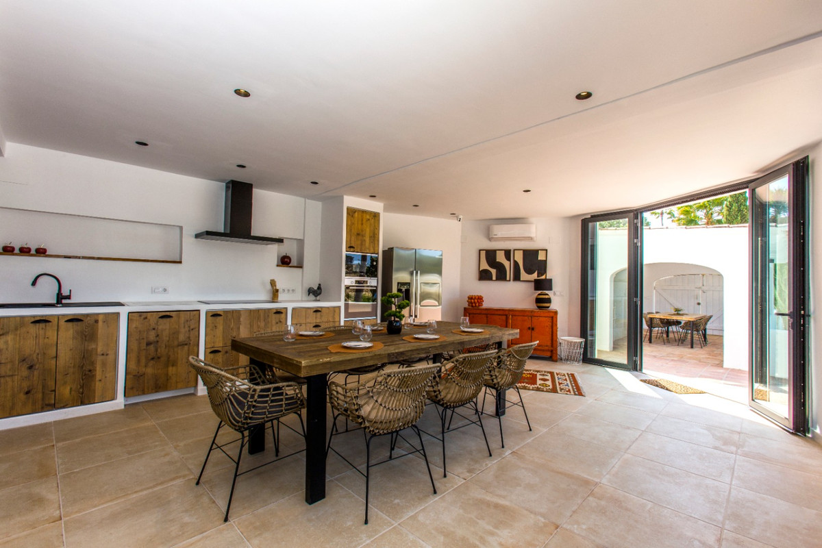 Se vende Villa - Chalet de 4 dormitorios en Costa Blanca, Alicante, España