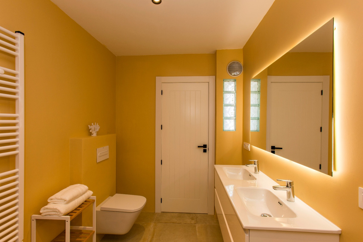 Se vende Villa - Chalet de 4 dormitorios en Costa Blanca, Alicante, España