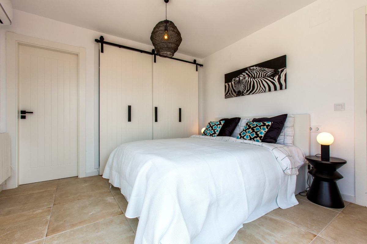 Se vende Villa - Chalet de 4 dormitorios en Costa Blanca, Alicante, España