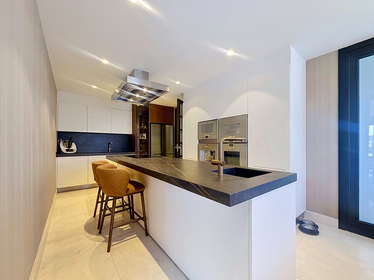 Se vende Apartamento Planta Baja de 4 dormitorios en Costa Del Sol, Cadiz, España