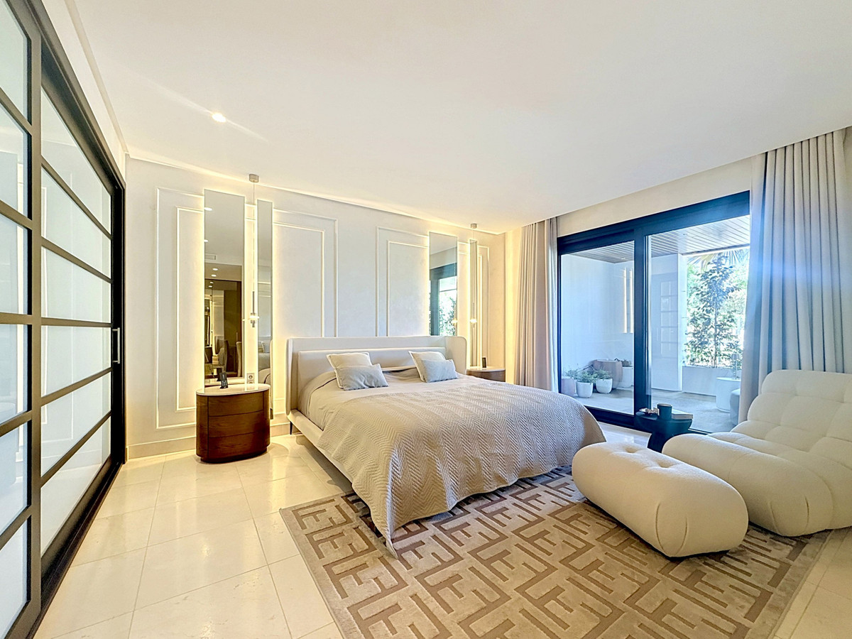 Se vende Apartamento Planta Baja de 4 dormitorios en Costa Del Sol, Cadiz, España