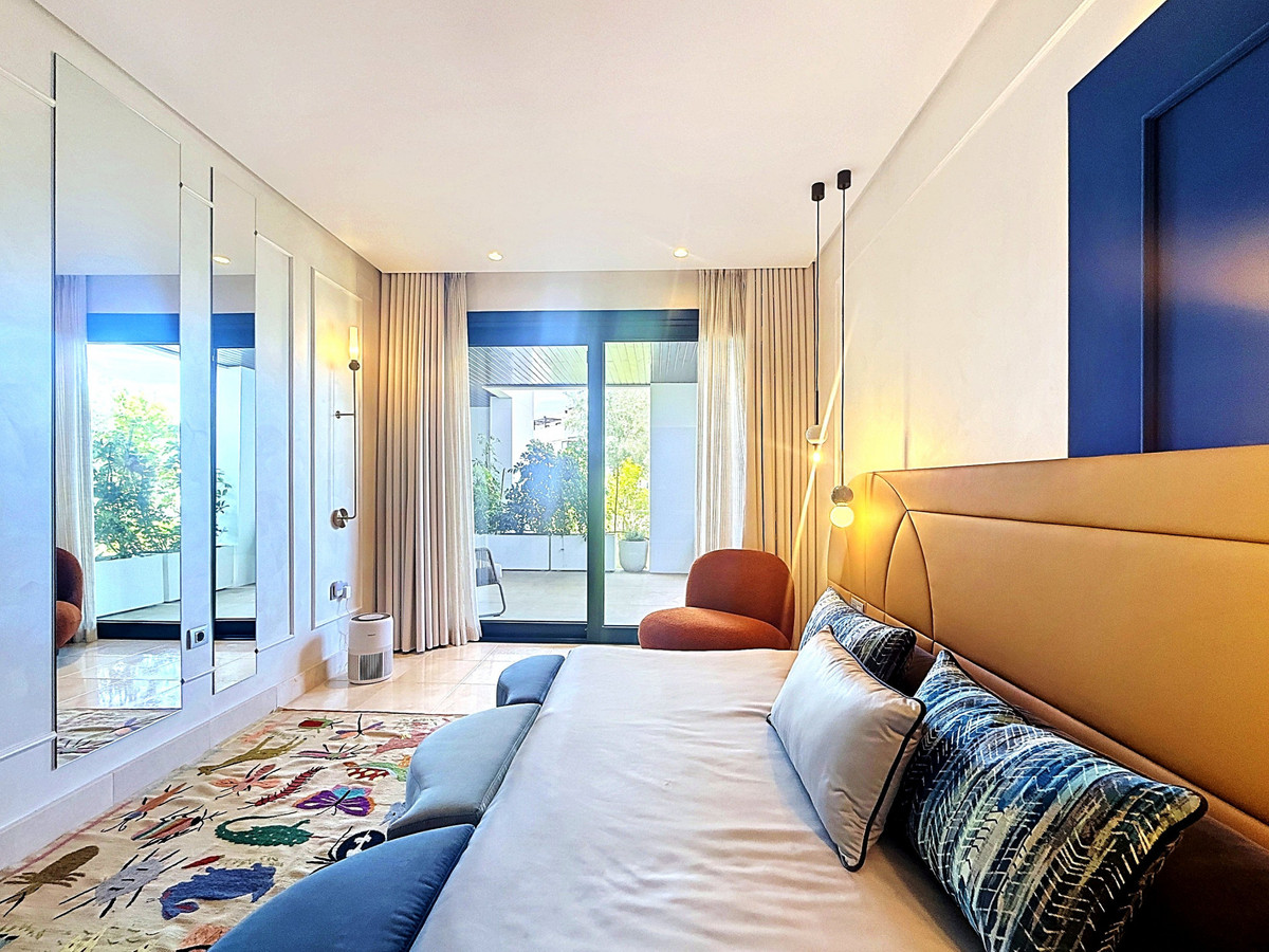 Se vende Apartamento Planta Baja de 4 dormitorios en Costa Del Sol, Cadiz, España