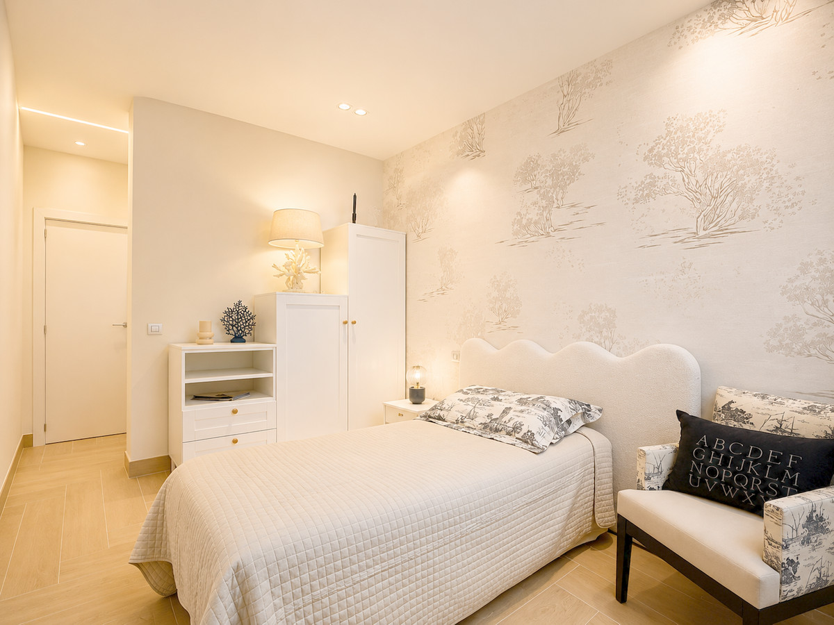 Se vende Apartamento Planta Baja de 4 dormitorios en Costa Del Sol, Cadiz, España