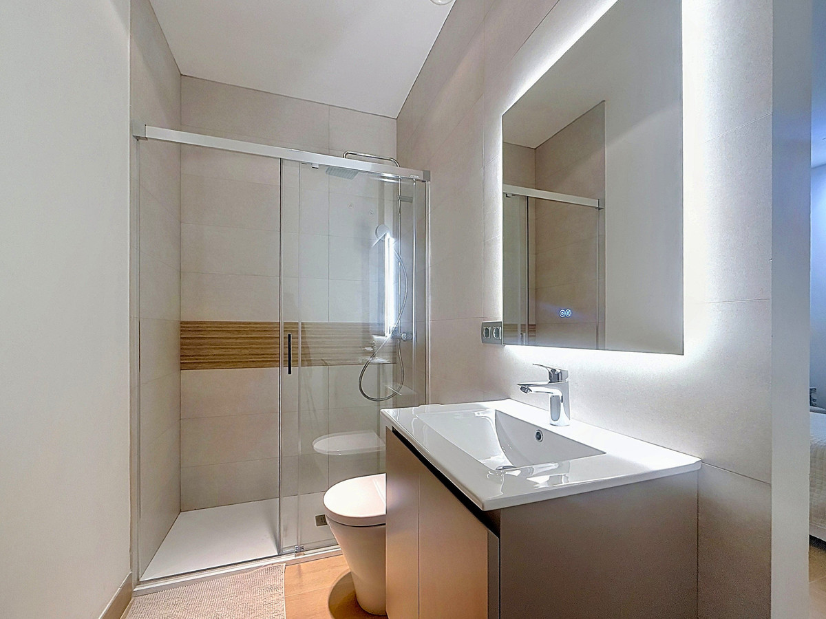 Se vende Apartamento Planta Baja de 4 dormitorios en Costa Del Sol, Cadiz, España