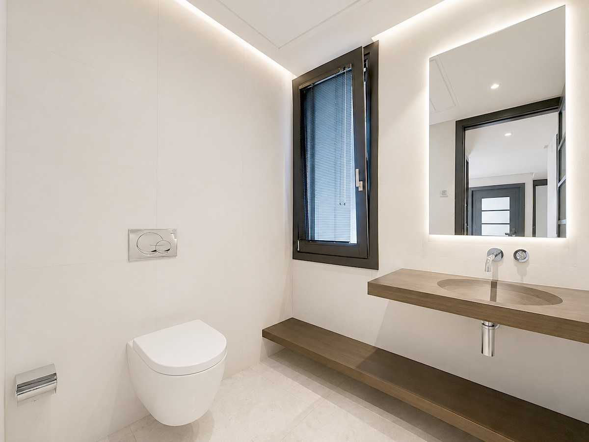 Se vende Apartamento Planta Baja de 4 dormitorios en Costa Del Sol, Cadiz, España