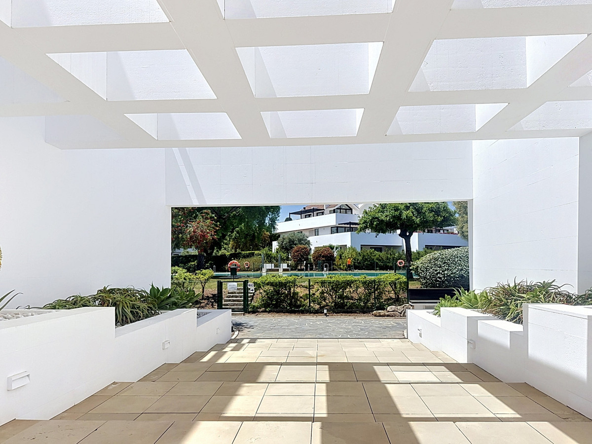 Se vende Apartamento Planta Baja de 4 dormitorios en Costa Del Sol, Cadiz, España
