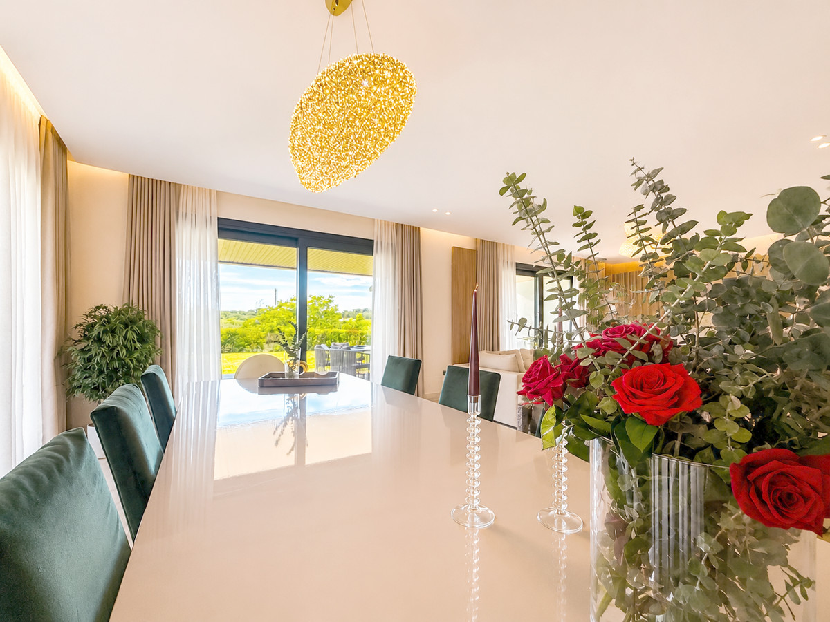 Se vende Apartamento Planta Baja de 4 dormitorios en Costa Del Sol, Cadiz, España