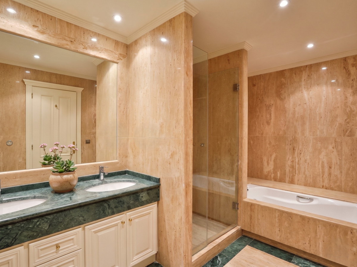 Se vende Apartamento Planta Baja de 3 dormitorios en Costa Del Sol, Málaga, España