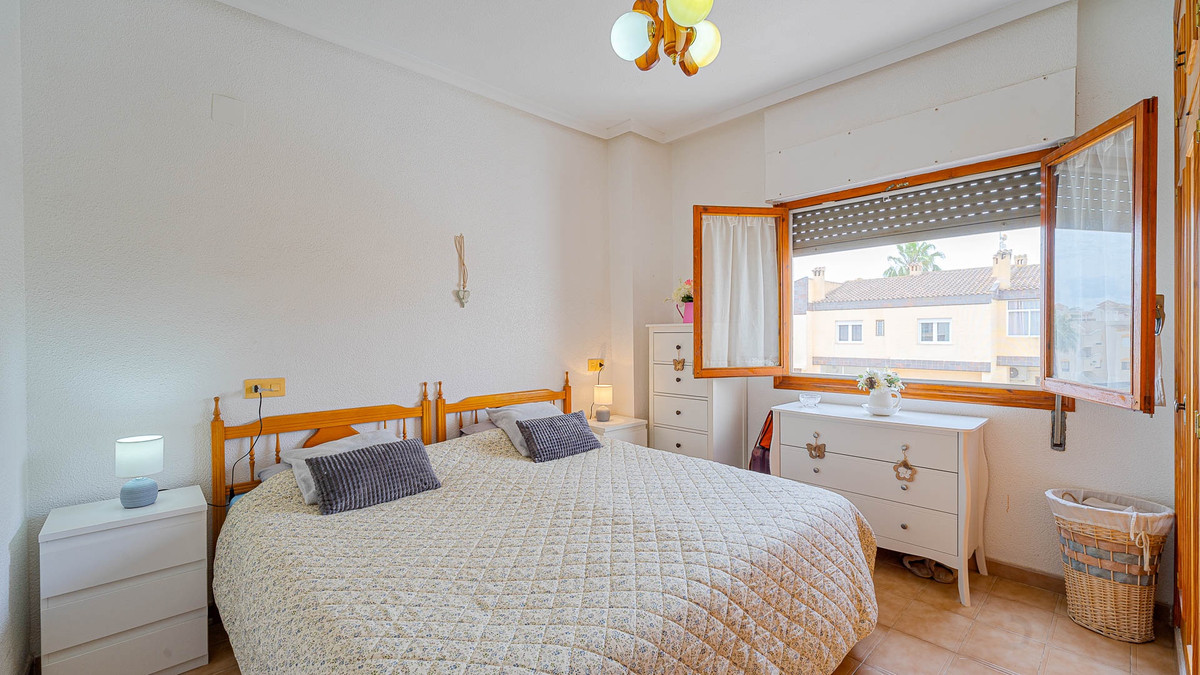 Se vende Apartamento Planta Media de 2 dormitorios en Costa Blanca, Alicante, España