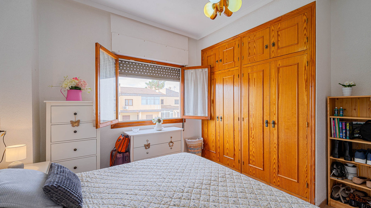 Se vende Apartamento Planta Media de 2 dormitorios en Costa Blanca, Alicante, España