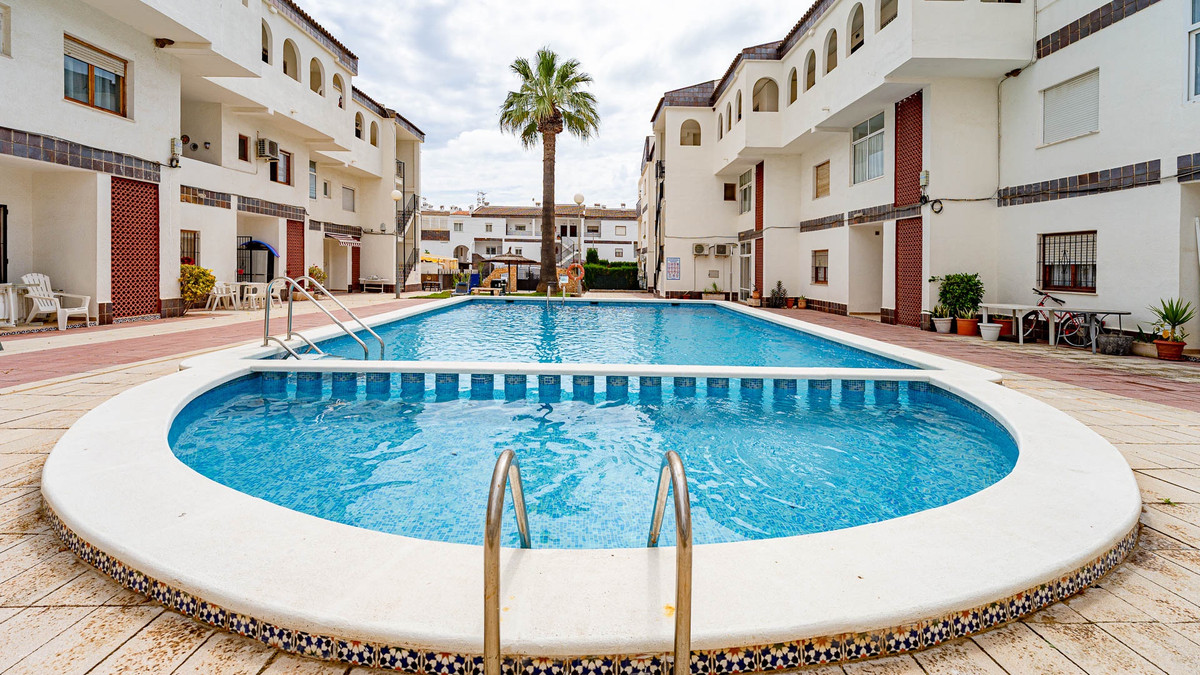 Se vende Apartamento Planta Media de 2 dormitorios en Costa Blanca, Alicante, España