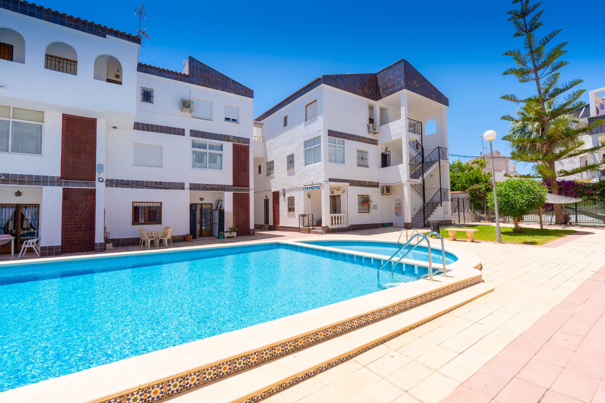 Se vende Apartamento Planta Media de 2 dormitorios en Costa Blanca, Alicante, España