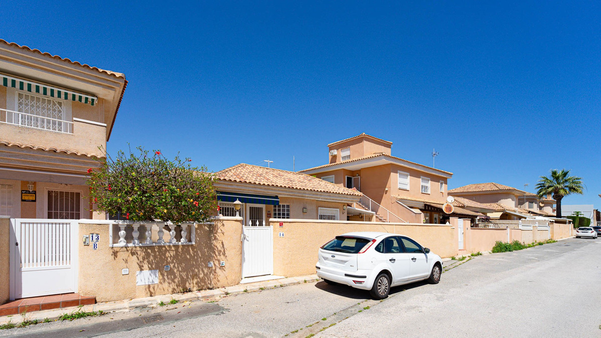 2 Bed Townhouse for sale in Punta Prima Costa Blanca, Alicante, Spain