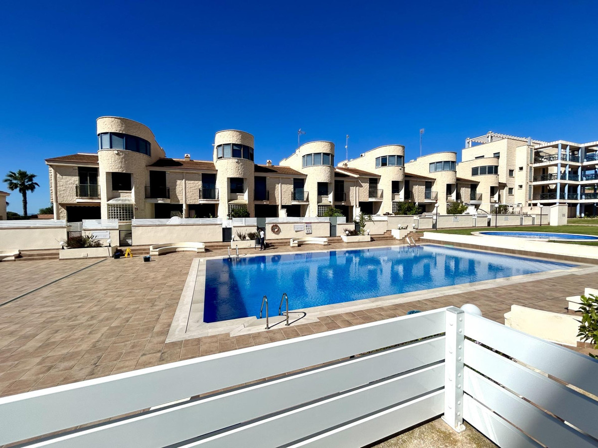 Se vende Adosada de 3 dormitorios en Costa Blanca, Alicante, España