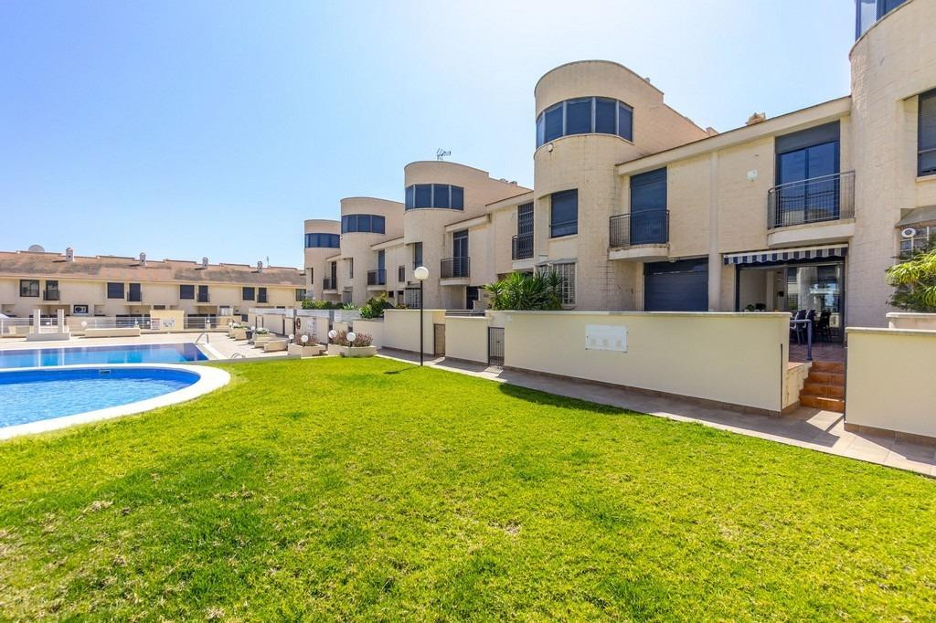 Se vende Adosada de 3 dormitorios en Costa Blanca, Alicante, España
