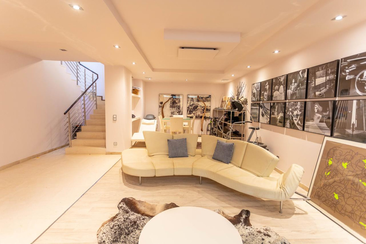 4 Bed Townhouse for sale in The Golden Mile Costa Del Sol, Málaga, Spain