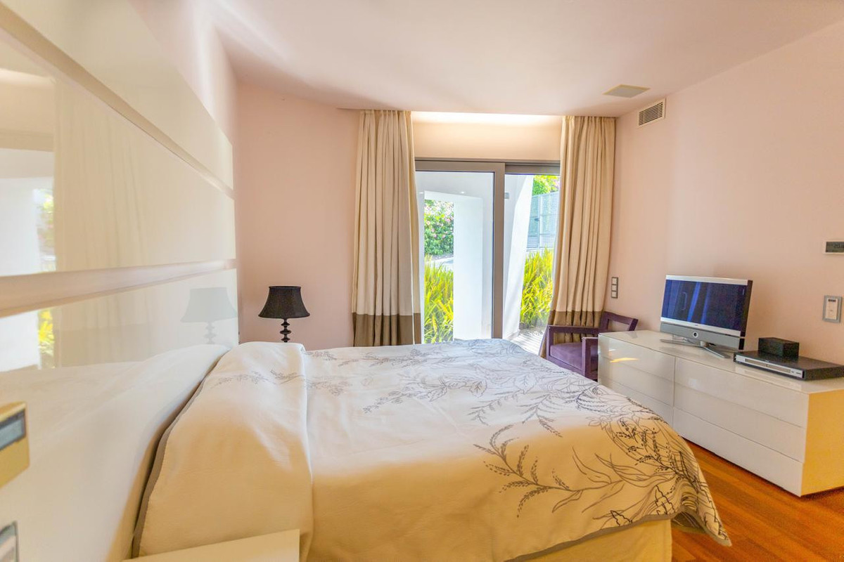 4 Bed Townhouse for sale in The Golden Mile Costa Del Sol, Málaga, Spain