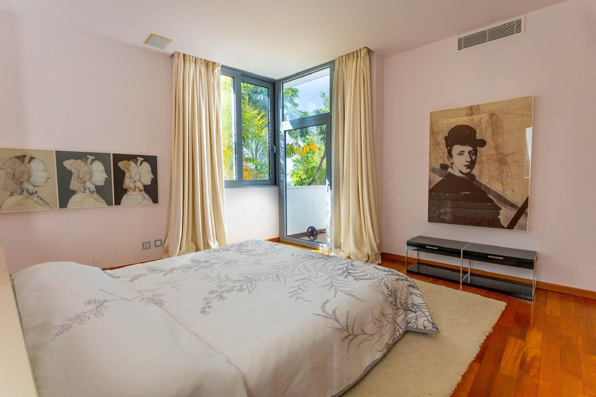 4 Bed Townhouse for sale in The Golden Mile Costa Del Sol, Málaga, Spain