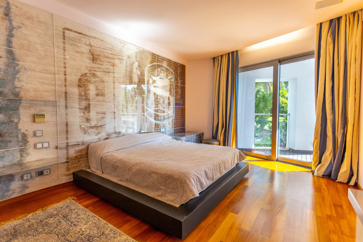 4 Bed Townhouse for sale in The Golden Mile Costa Del Sol, Málaga, Spain