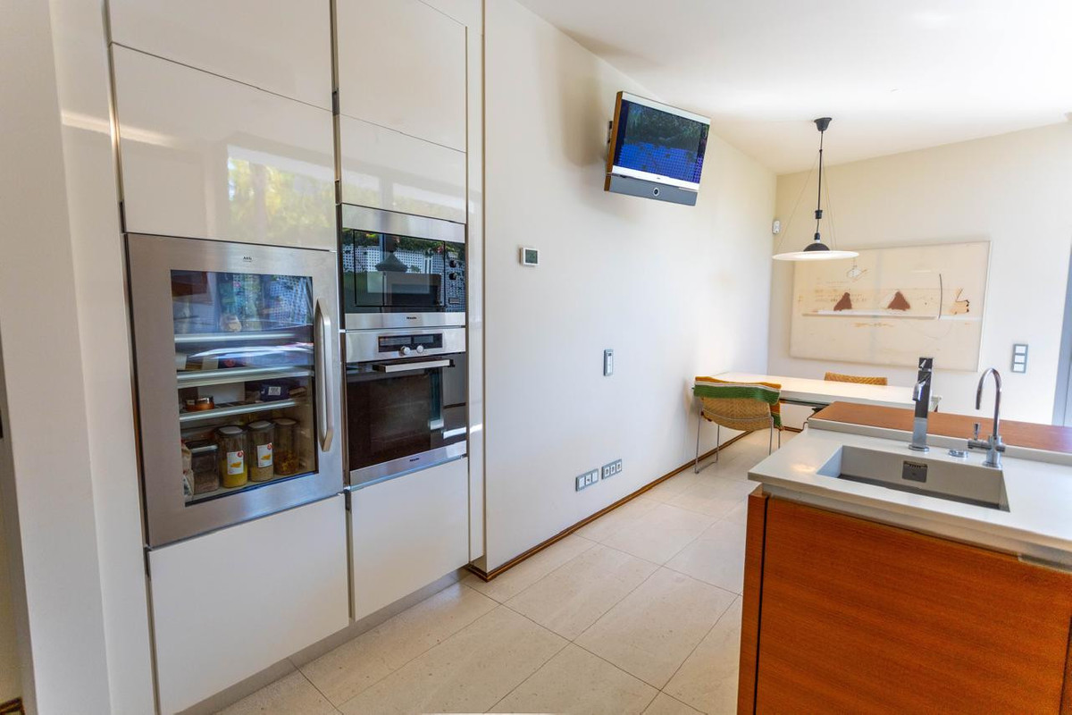 4 Bed Townhouse for sale in The Golden Mile Costa Del Sol, Málaga, Spain
