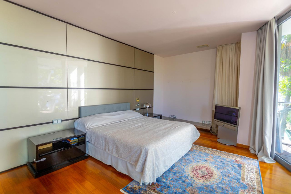 4 Bed Townhouse for sale in The Golden Mile Costa Del Sol, Málaga, Spain