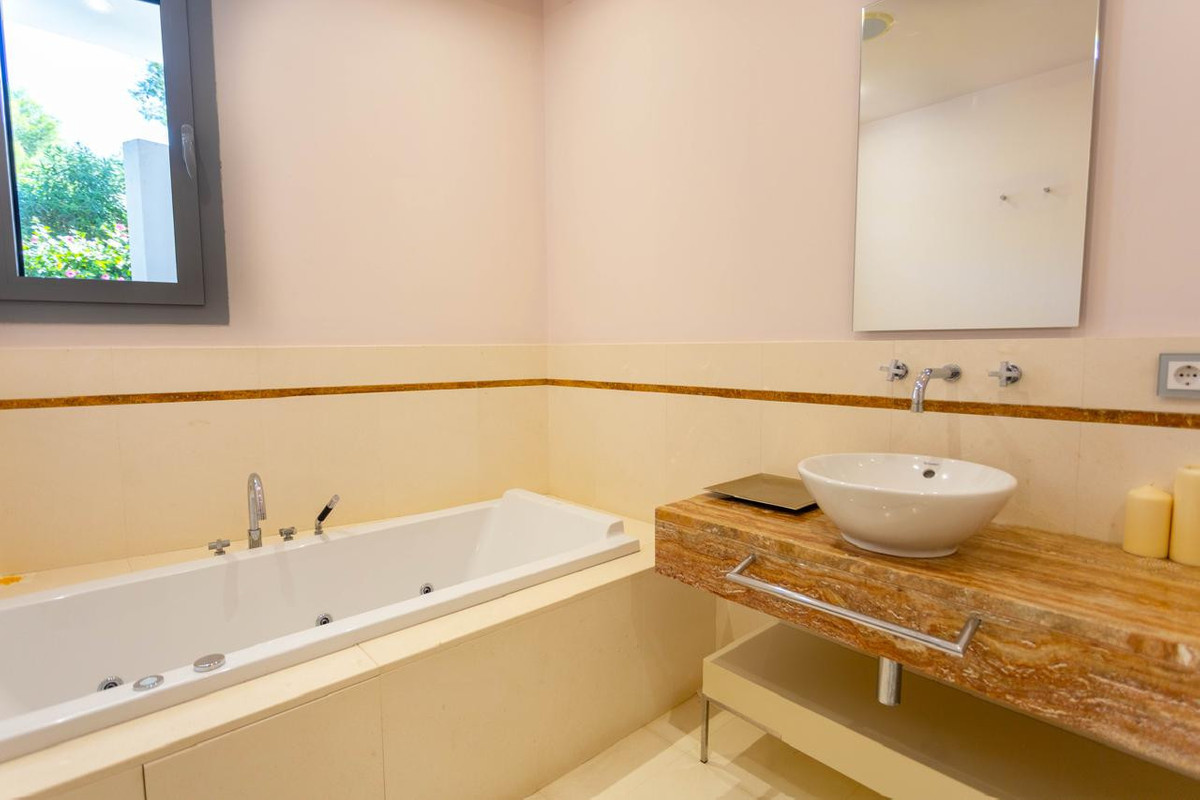 4 Bed Townhouse for sale in The Golden Mile Costa Del Sol, Málaga, Spain