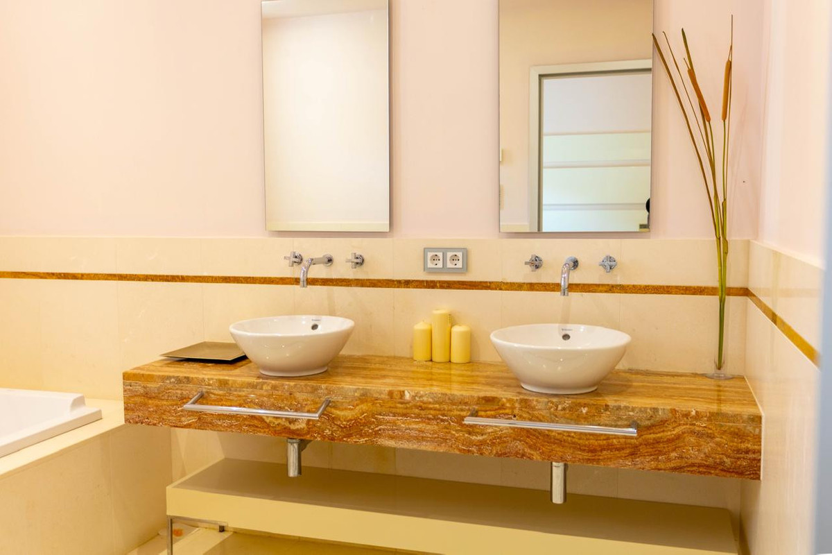 4 Bed Townhouse for sale in The Golden Mile Costa Del Sol, Málaga, Spain