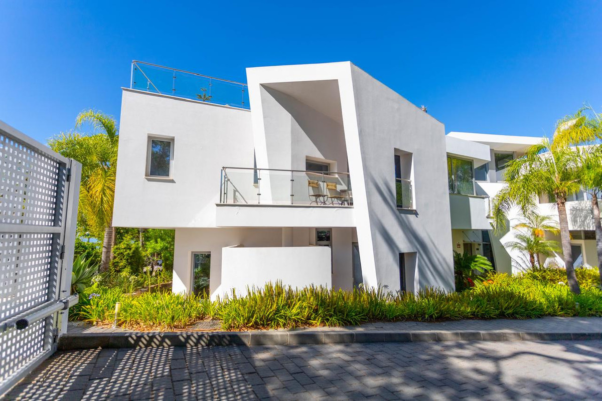4 Bed Townhouse for sale in The Golden Mile Costa Del Sol, Málaga, Spain