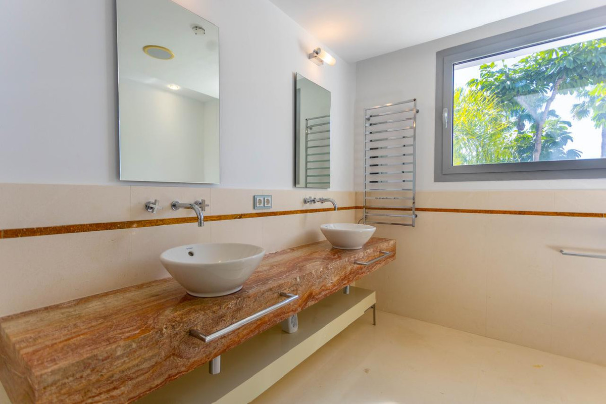 4 Bed Townhouse for sale in The Golden Mile Costa Del Sol, Málaga, Spain