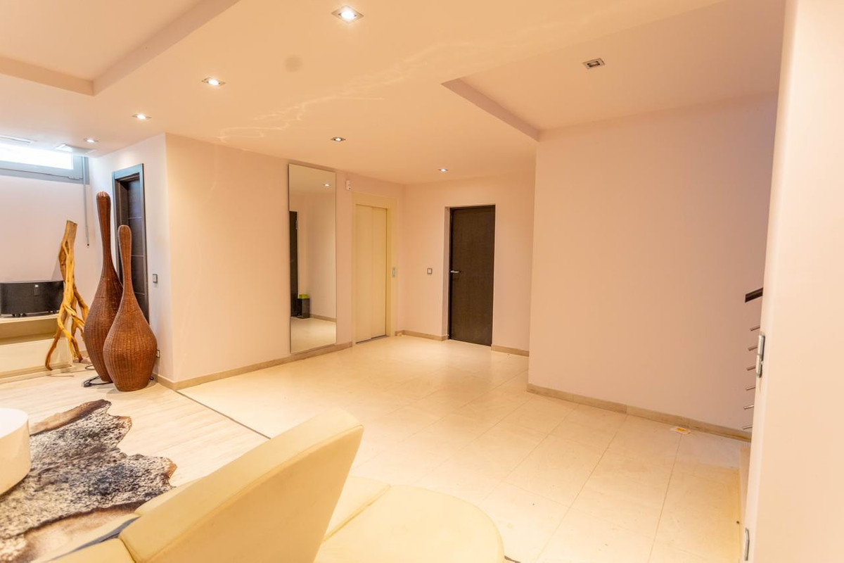 4 Bed Townhouse for sale in The Golden Mile Costa Del Sol, Málaga, Spain
