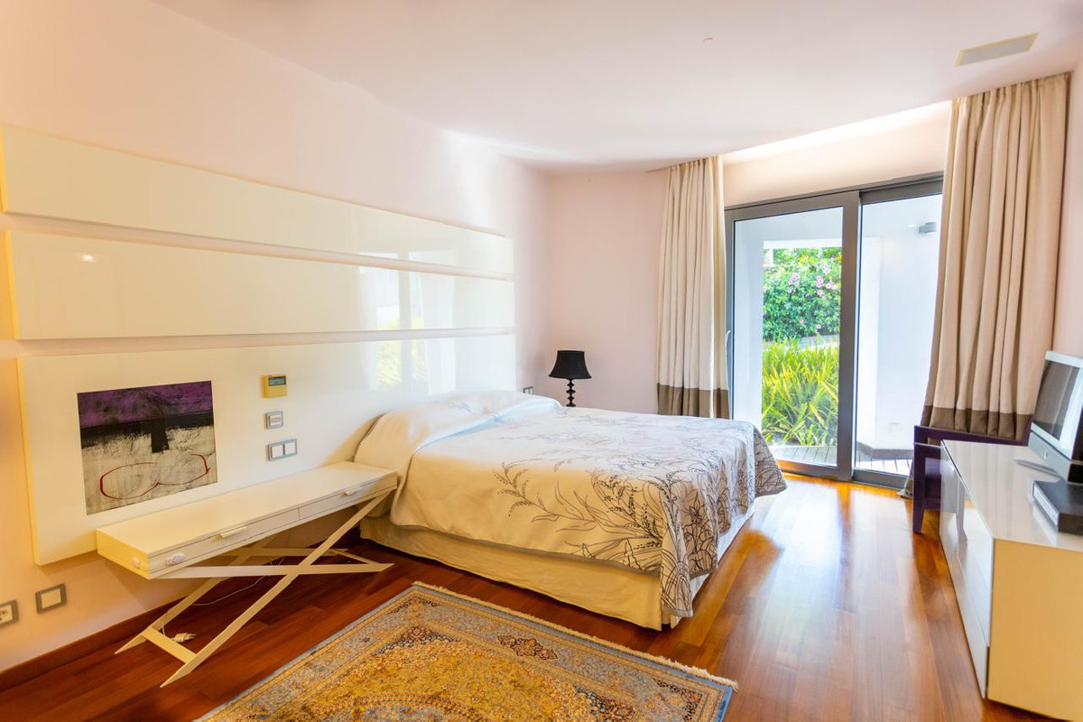 4 Bed Townhouse for sale in The Golden Mile Costa Del Sol, Málaga, Spain