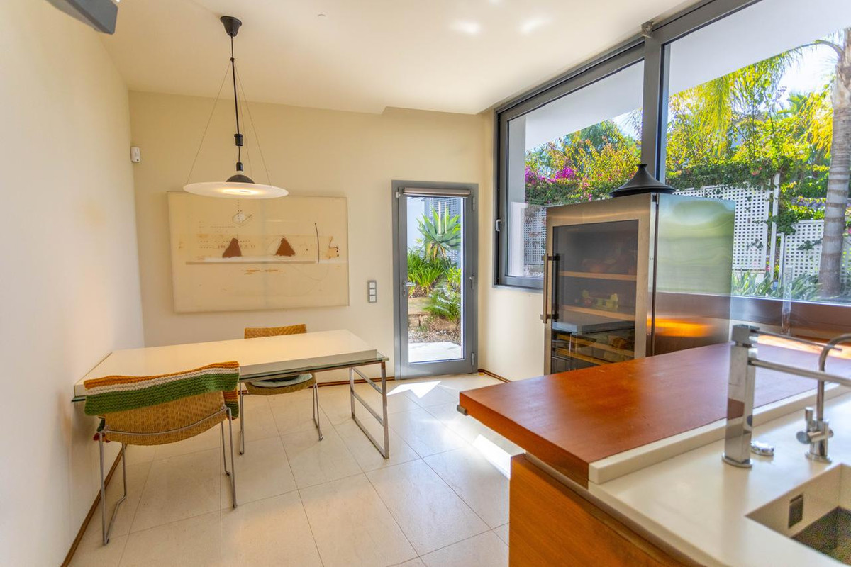 4 Bed Townhouse for sale in The Golden Mile Costa Del Sol, Málaga, Spain